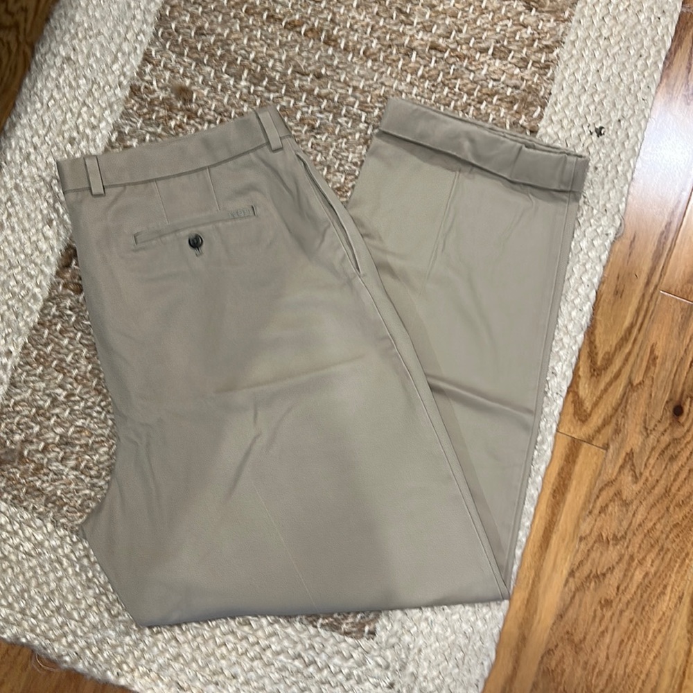Men’s 42/32 Tan Izod Dress Pants